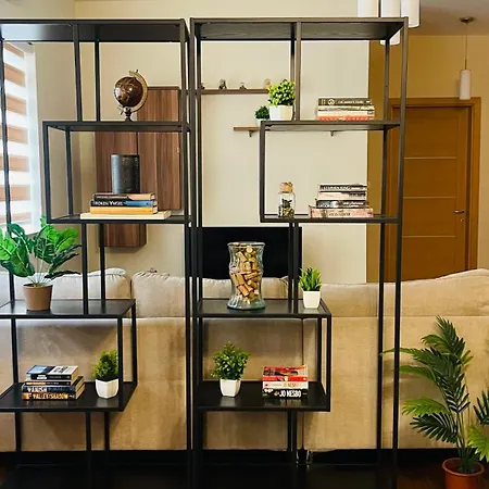 & Comfy 2 Bedroom شقة